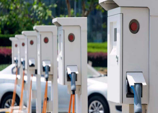 英國(guó)電動(dòng)汽車(chē)行業(yè)陷入困境，英媒：中國(guó)背鍋！